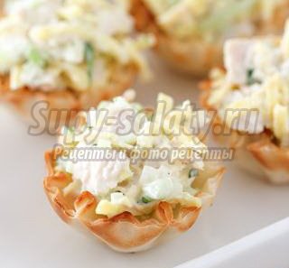 Куриный салат с сельдереем в корзиночках. Рецепт с пошаговыми фото